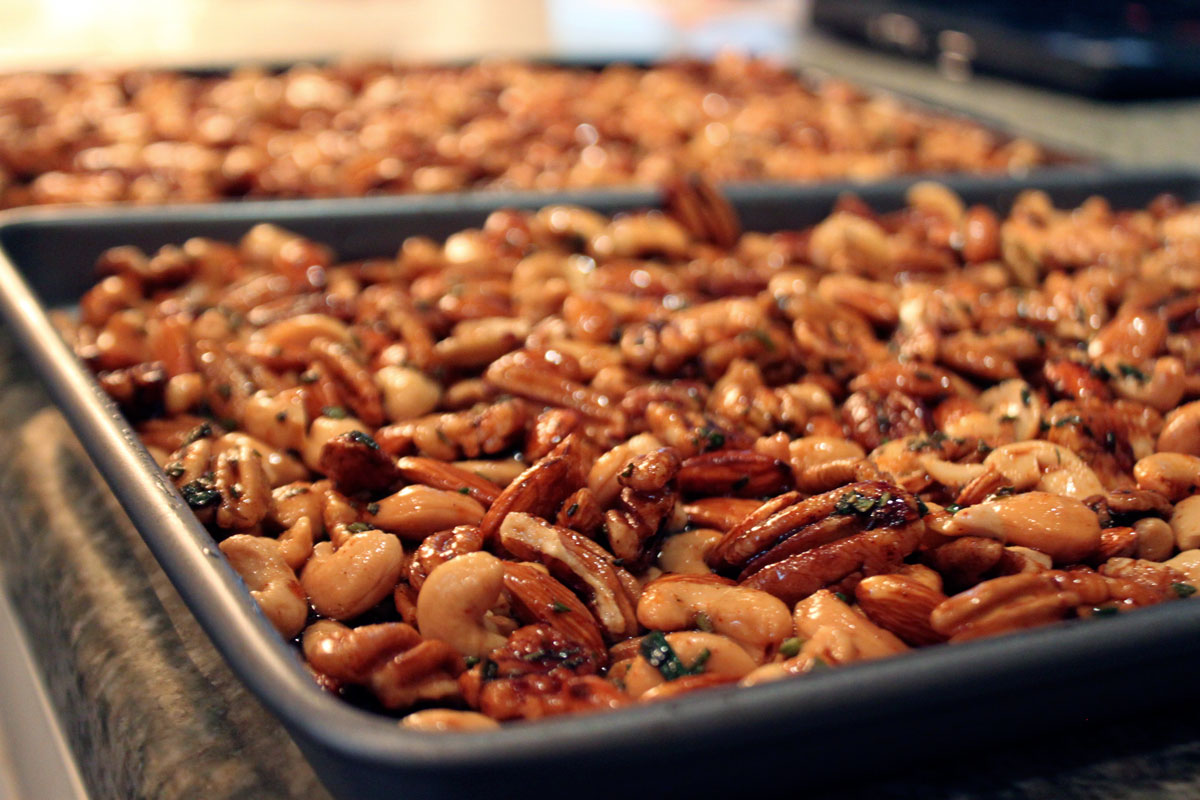 Chipotle Spiced Nuts with Rosemary | Hugs ‘n Kitchen