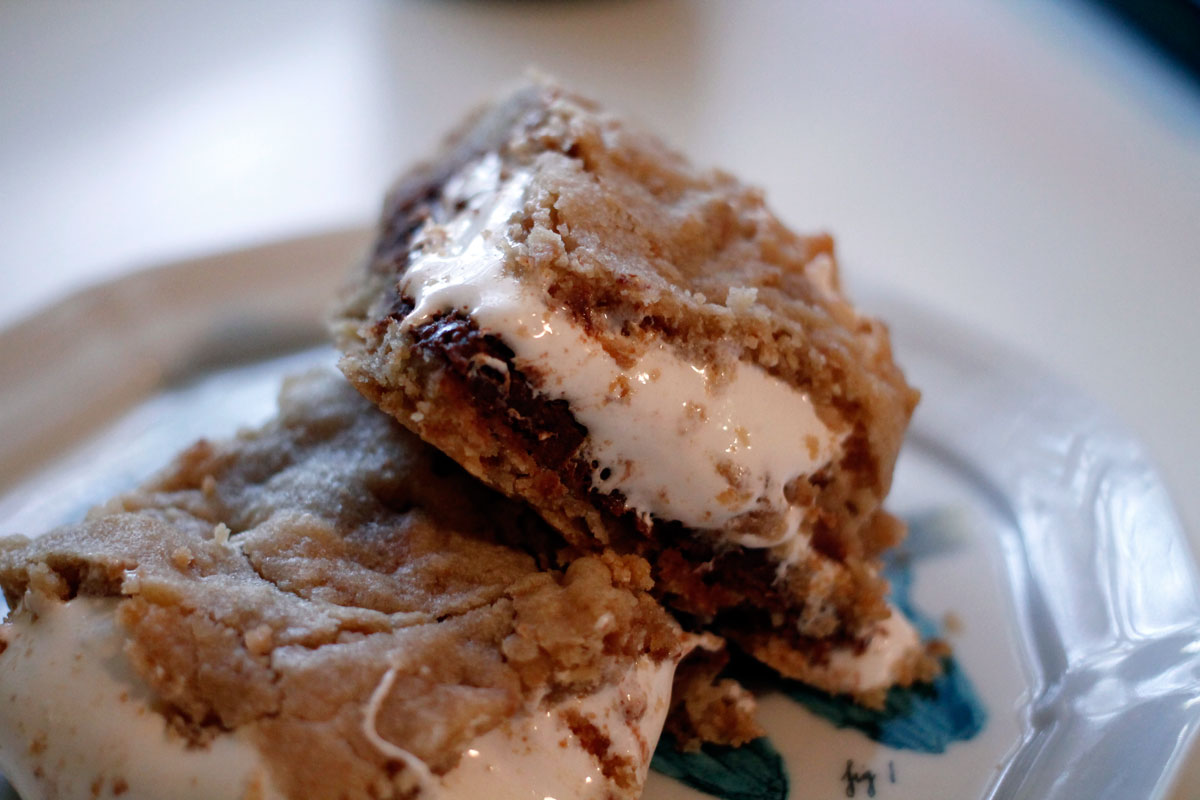 S'mores Cookie Bars | Hugs 'n Kitchen