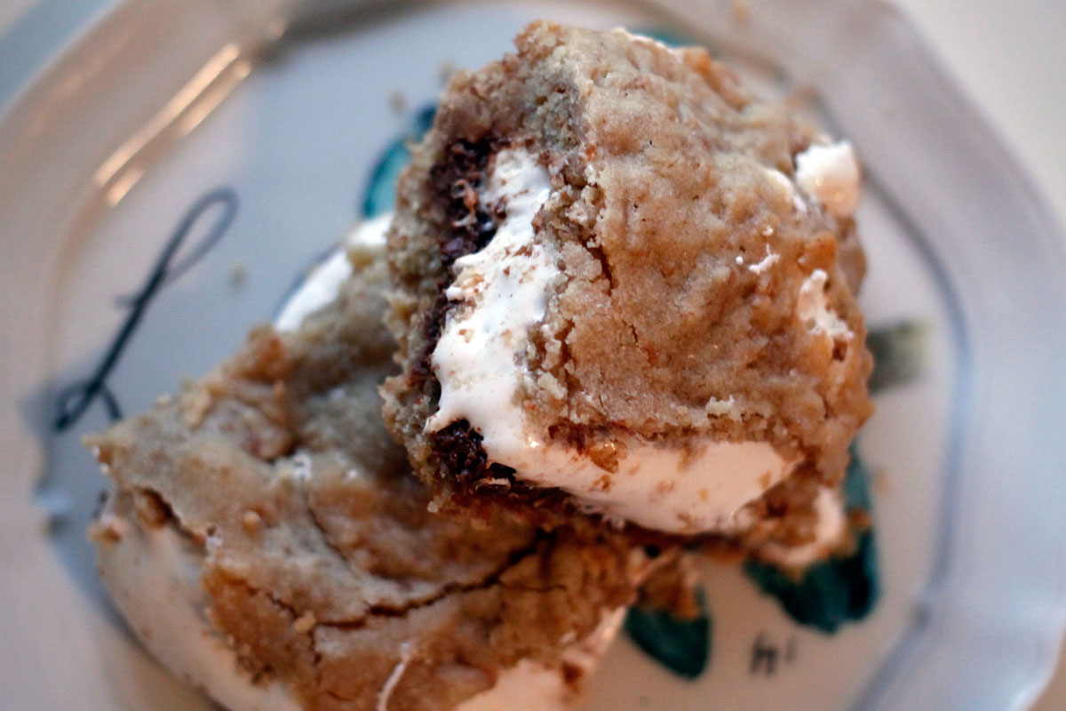 Gluten-Free S'mores Cookie Bars | Hugs 'n Kitchen