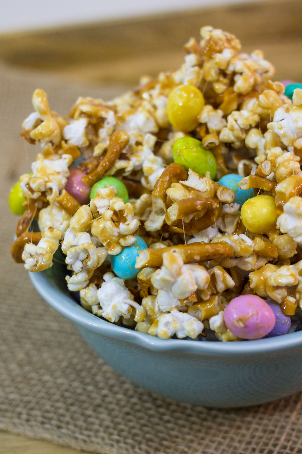 Caramel Easter Popcorn | Hugs ‘n Kitchen