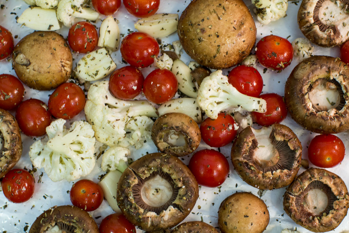 Italian Roasted Cauliflower and Mushrooms | Hugs ‘n Kitchen